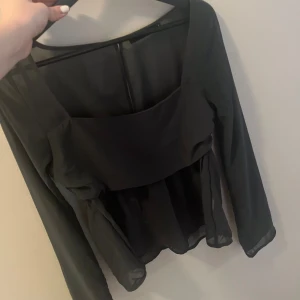 blus bik bok  - mörkgrå långärmad blus från bik bok stl S, jätte fint skick🤍