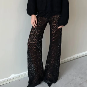 Lace byxor - Säljer dessa spets byxor från Design by Si i storlek xs/s. De är stretchiga i materialet så skulle säga att de passar alltifrån en xxs till en M. Använda fåtal gånger. Nypris 423 mitt pris 300. (Bild Design by Si) 