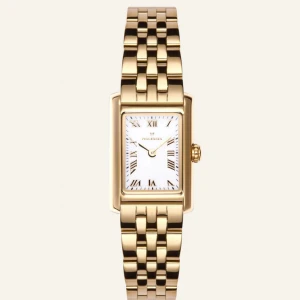 Mockberg klocka  - Säljer min superstiliga Mockerberg klocka i modell Timless gold💫. Klockan har liten defekt då guldet har försvunnit lite se sista bilden ( inget man lägger märke till i verkligheten) samt batteriet är slut går att sätta in nytt. Ordenare pris 1600kr💕