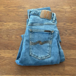 Nudie jeans - Säljer då jag behöver pengar  Inga defekter som jag vet 9/10