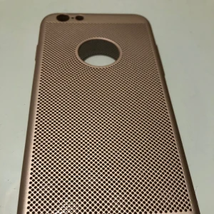 Colorfone iPhone 6/6s Skal Med Hål guld  - En ny slimskal till iPhone 6/6s Färg:guld Kontakta mig om du undrar över något.