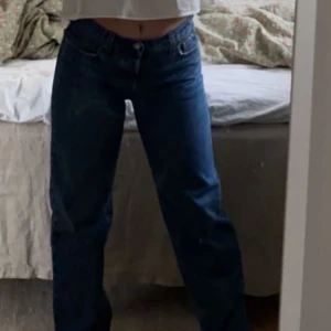 Levi’s jeans - Säljer dessa snygga Levi’s jeans som inte längre kommer till användning. Bra skick, använd ett fåtal gånger❣️pris kan diskuteras, kontakta mig om ni har några frågor.