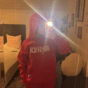Hoodrich hoodie - Använd 2-3 gånger och i helt nytt skick, inga fläckar eller hål 