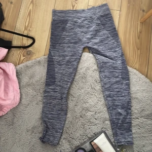 Träningsbyxor  - Säljer jätte snygga träningsbyxor  i storlek s/m