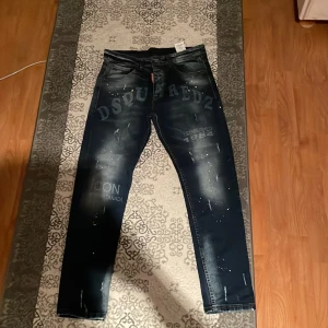 Byxor  - Dsqaured byxor använder dom inte längre (äkta) Pris kan diskuteras 