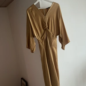 Guldklänning - 🌞🌞🌞🌞 godess dress