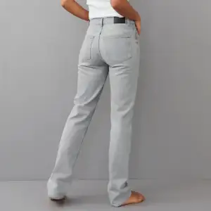 Gråa jeans från ginatricot, skriv för mer information 🎀🎀nypris 599kr