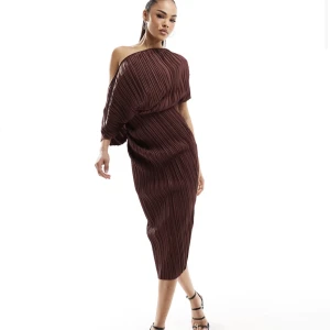 Klänning - Helt ny super fin klänning från Asos🌸🤍 köpt för 600kr