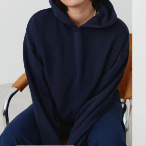 Marinblå hoodie - Strl S från gina, fint skick💕