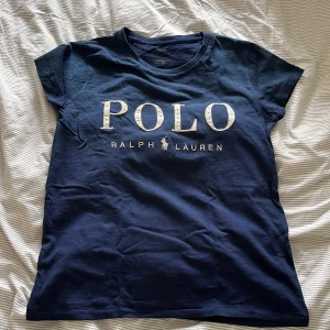 T-shirt Polo Ralph Lauren  - T-shirt från polo Ralph Lauren. Storlek s, fint skick. 