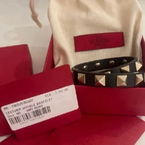 Valentino armband  - Säljer pågrund av att den ej till användning 🩷