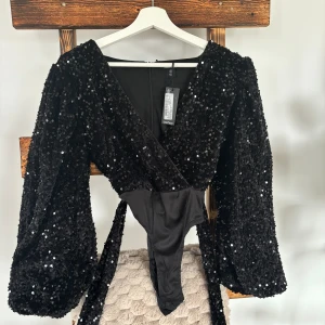 Body från boohoo  - Aldrig använd! Prislappen kvar Kliar/sticks inte String i bodyn Xs