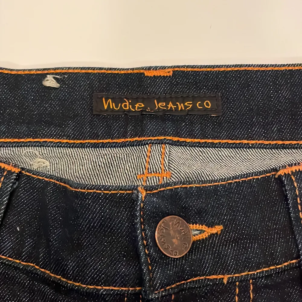 Ett par snygga Nudie jeans i nyskick, endast använda 2 gånger. 10/10 i skick👍  Priset kan diskuteras vid snabb affär! Nypris 1599kr. Jeans & Byxor.