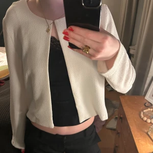 Kofta - Fin lite kortare kofta ifrån cubus aldrig använd! Säljs pga att den inte kommer till användning❤️