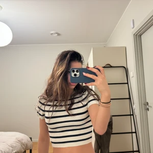 Striped t-shirt  - this shirt is not for sale anymore in the actual store. #zara#crop#striped#stockholmstill