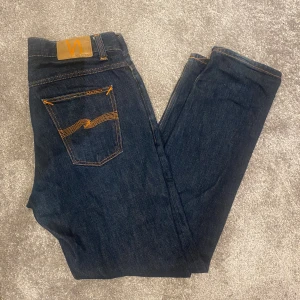 Nudie jeans - Väldigt najs nudie jeans i 9/10 skick, ingen tydlig slitning, kontakt vid frågor!!🌟