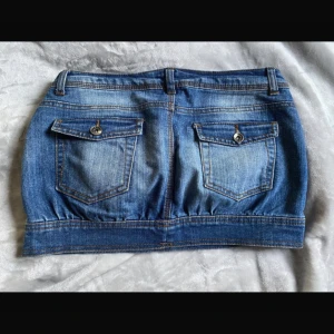 Mini kjol  - Jätte snygg kjol som är i toppenskick 