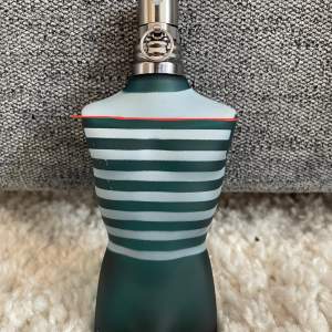 Jean Paul Gaultier le male 75 ml till bytes. Nästan full och cirka 90 % kvar . Kan även köpas vid prisförslag .