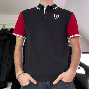 Hackett Golf Piké - Hackett Golf Piké i väldigt bra skick!  Modellen är 185cm och väger 72kg! 
