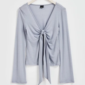 Söt Gina topp - Säljer denna jätte fina topp ifrån Gina som e slutsåld i xs och Xxs. Använd fåtal gånger, som ny, nypris 300kr