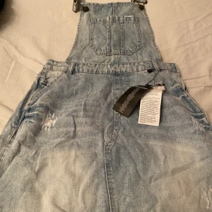 byx dress  - storlek S helt ny. har inte bild hur den ser ut på. 