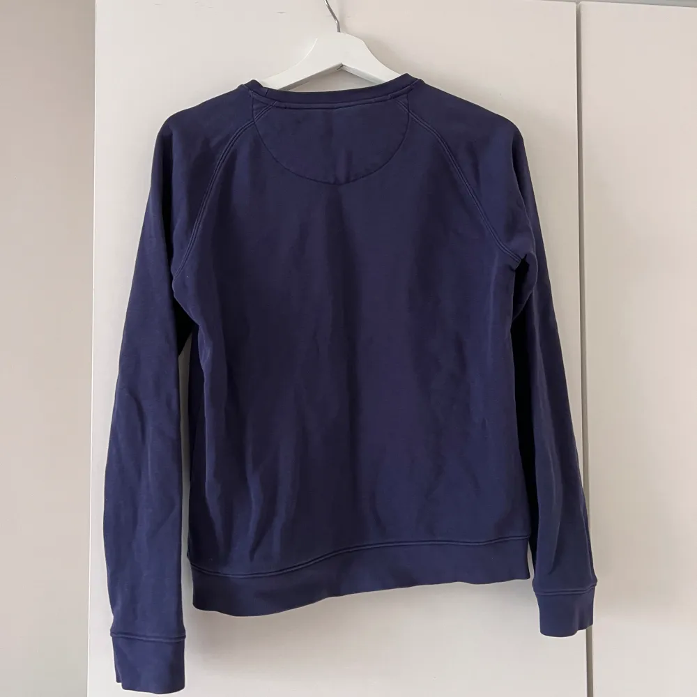 En tröja från Gant som inte kommit till användning, men jätteskön💞🙌🏼 Pris kan diskuteras!. Tröjor & Koftor.