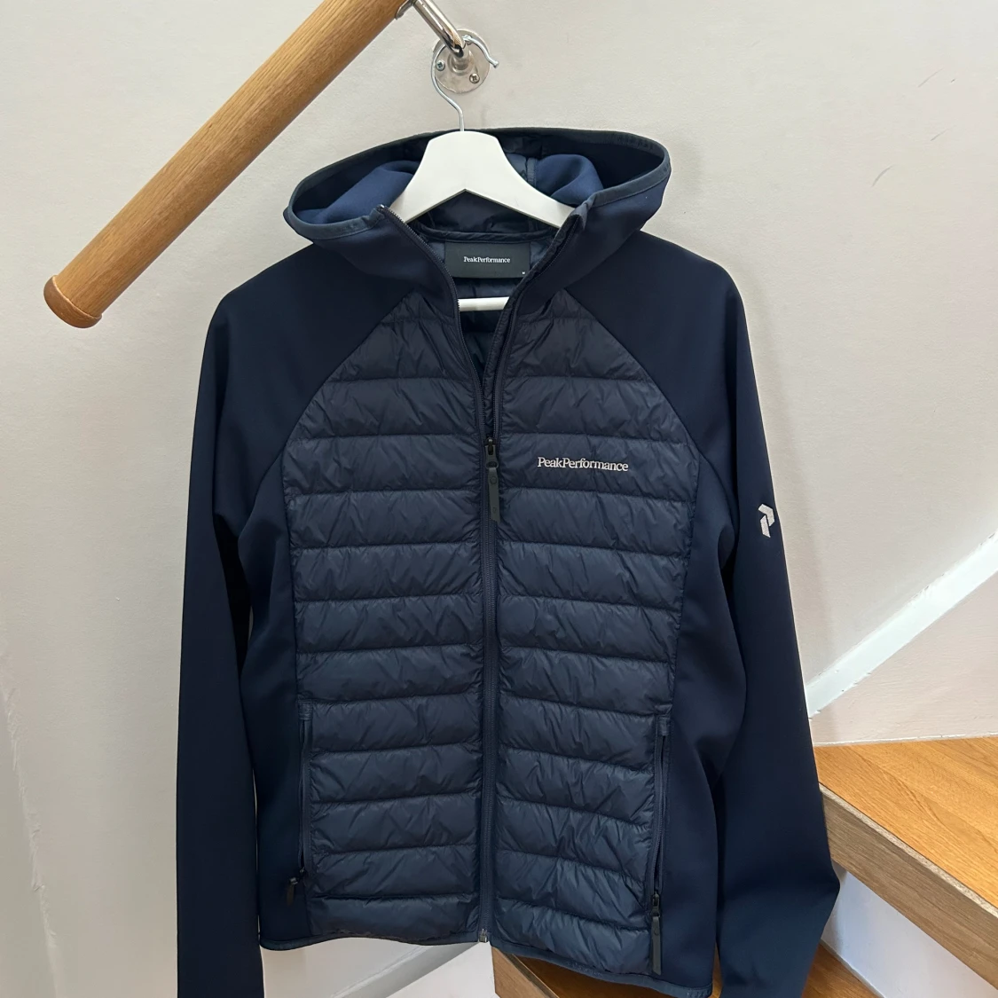 Peak performance hybrid jacka