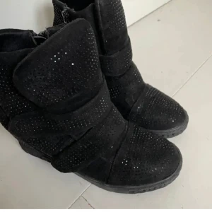 Isabel Marant likande skor - Knappt använda ❤️Kan fixa gratis frakt vid köp idag 30 Mars