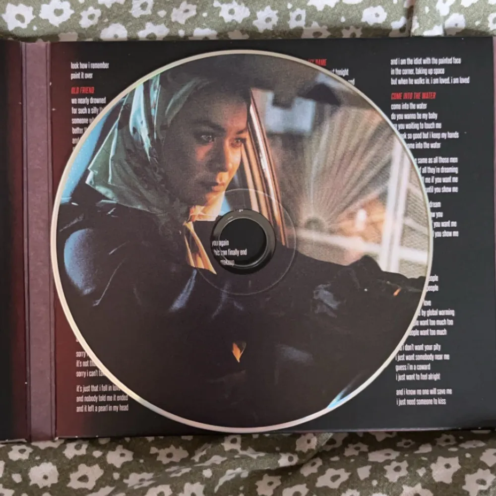 Mitskis “be the cowboy” Cd i VG+ till E i skick!  Spelad 1-2 gånger och allt lät prima!  Skriv gärna om ni har några frågor! :). Övrigt.