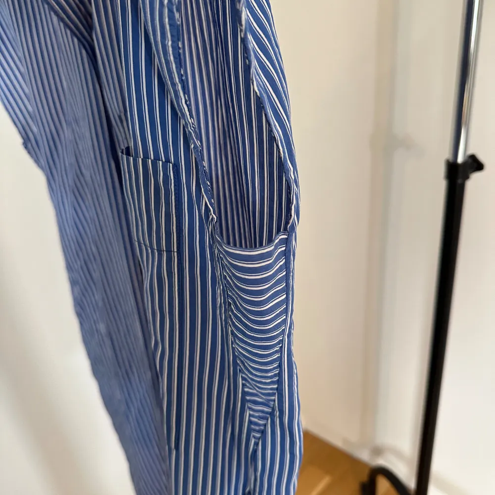 Very nice dress for summer time. Mekot.