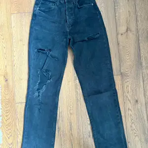 Raka jeans från Zara Hål på båda benen