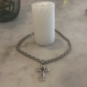 Halsband - Bra skick oanvänd 