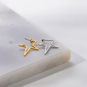 CYNTHIA - Rostfritt stål 🤍 Olympiabutik.se 🤍 49kr/st 🤍 Säljer även halsbandet för 89kr/st 