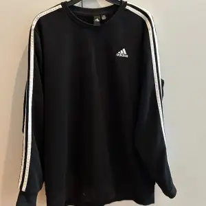 Långärmad adidas tröja, knappt använd