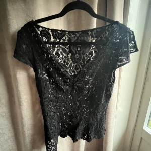 Fin topp!! - Jätte fin spetstopp!! Jätte bra skick 💕 