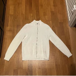 Mango tröja - Mango tröja, benvit, bra skick, passar S/M