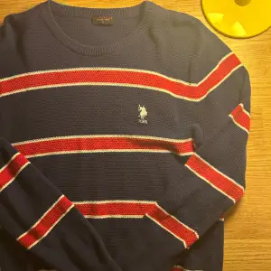 En Us Polo Assn sweatshirt. Super snygg men kommer inte till användning. I storlek M utan några skador (Vet ej om legit)