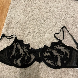 Spetsbh endast testad - Storlek xs/s passar a/b cupa. Endast testad