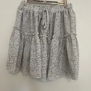 Tre kjolar från SHEIN säljes tillsammans i stl xs-s. Knappt använda 