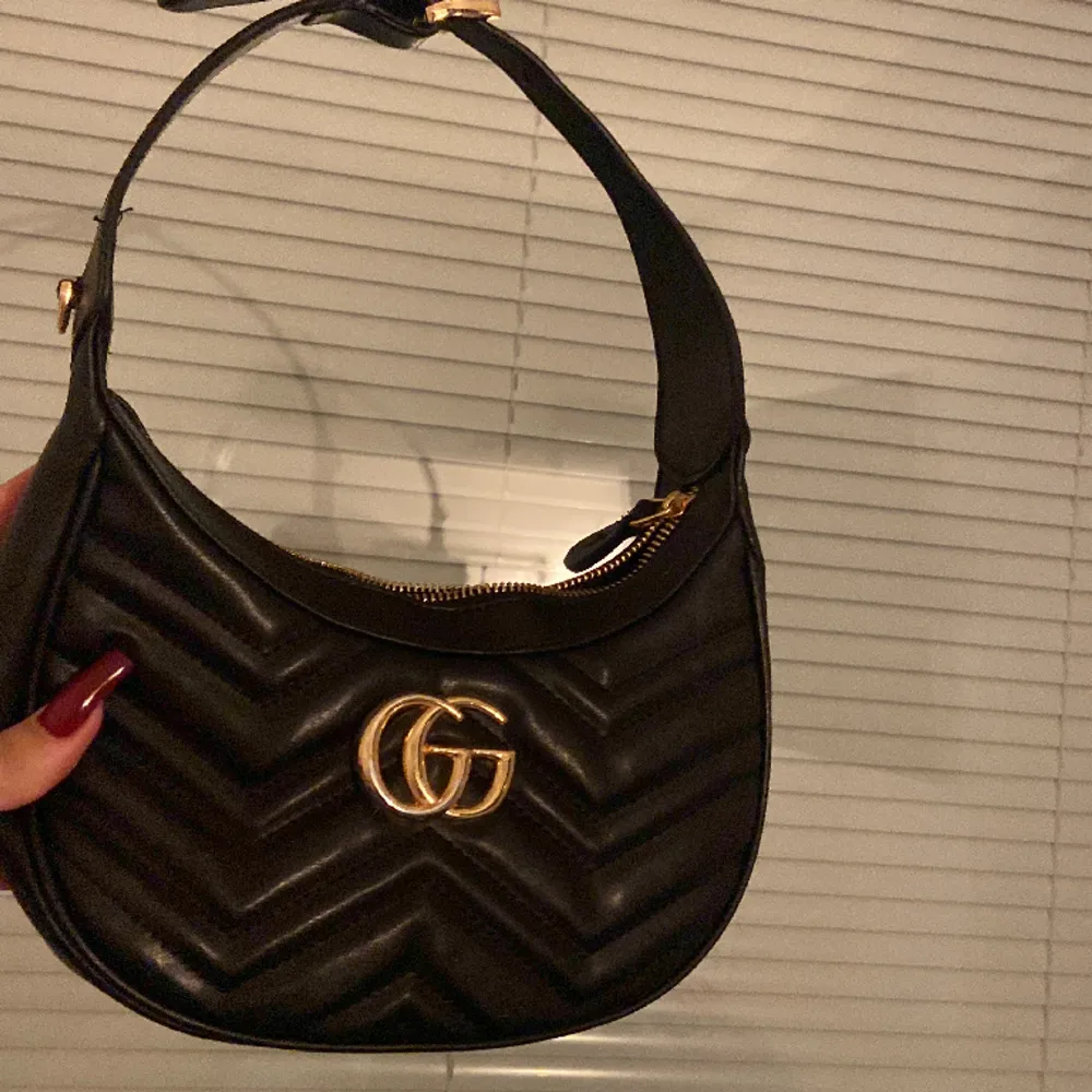 Gucci handväska.. Väskor.