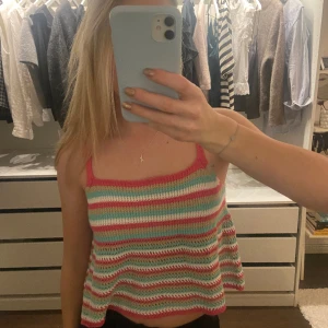 Virkad topp  - En virkad topp som är i banstorek men som passar xs/s. Aldrig använd 