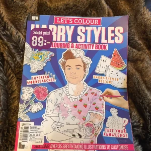 Målabok - Säljer en Harry styles målabok, oanvänd 