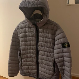 Stone Island Vinterjacka - Säljes i försiktigt använt skick. Medium, passar ”större” small