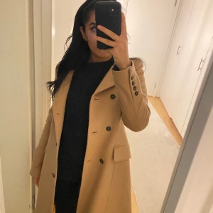 Kappa från zara - Kappa från zara i fint skick. Storlek M men passar XS-S.