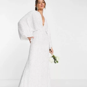 asos klänning - söker nu denna klänningen i storlek xs/s oxh önskas köpa för ett normalt pris, inte överprisat. hör av er om ni säljer 🩷