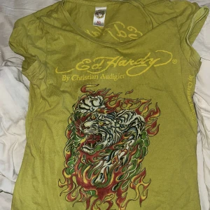 Ed hardy T-shirt  - Använt få gånger