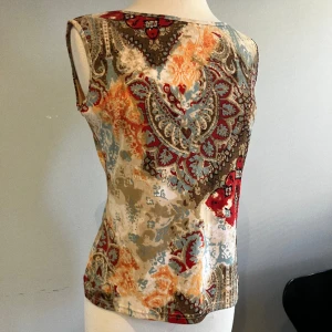 Topp  - Topp med vackert mönster 