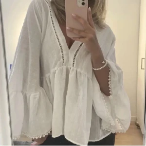 Blus - Slutsåld blus från zara, bild lånad från förra säljaren💘