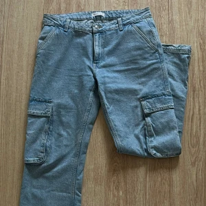 Jeanscargos med raka ben  - Endast testade 