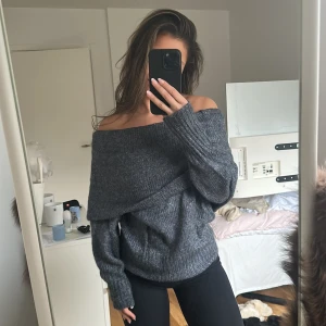 Stickad tröja - Aldrig använd men verkligen en super mysig tröja. Storlek Small😊